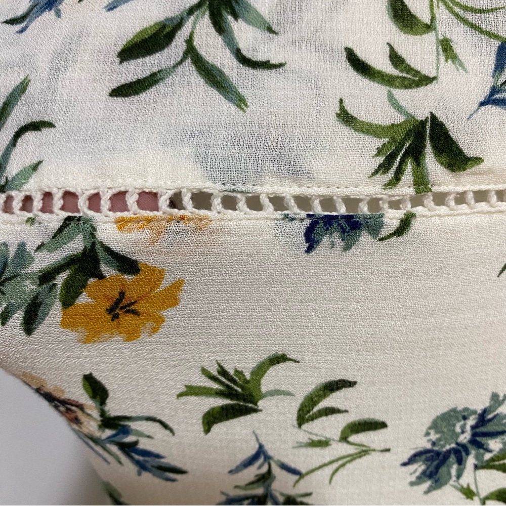 Lucky Brand Women’s Tank Top Floral V-Neck Cream Blue Sleeveless Size Small - Picture 9 of 16